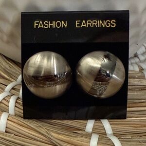New Fashion Gold-Tone Dome Stud Earrings‎ NWT